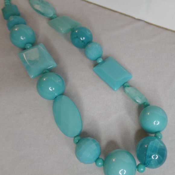 Chunky Turquoise Colored Lucite Necklace - Picture 3 of 12